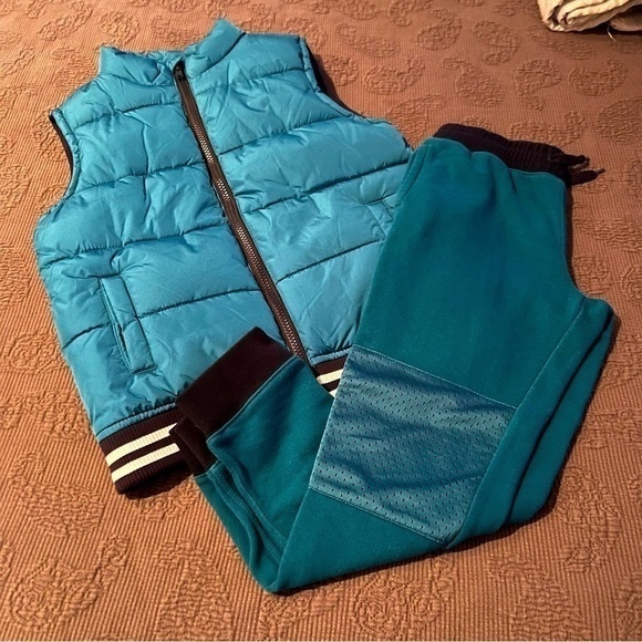 KID’S Teal Puffer Vest and Jogger Pants Set - Picture 1 of 7